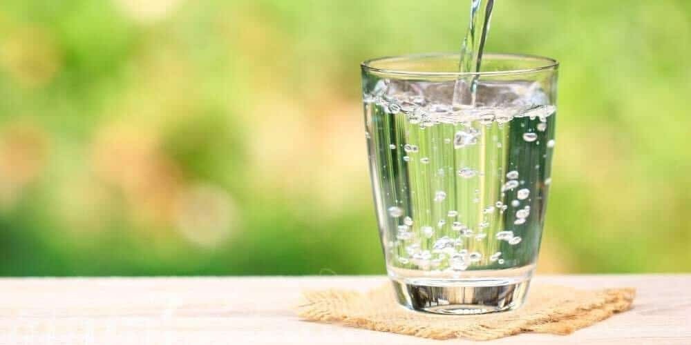 كأس مياه صالحة للشرب